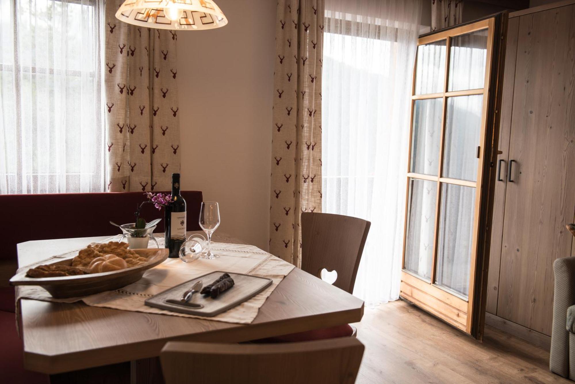Da Kathi Aparthotel San Candido Bagian luar foto